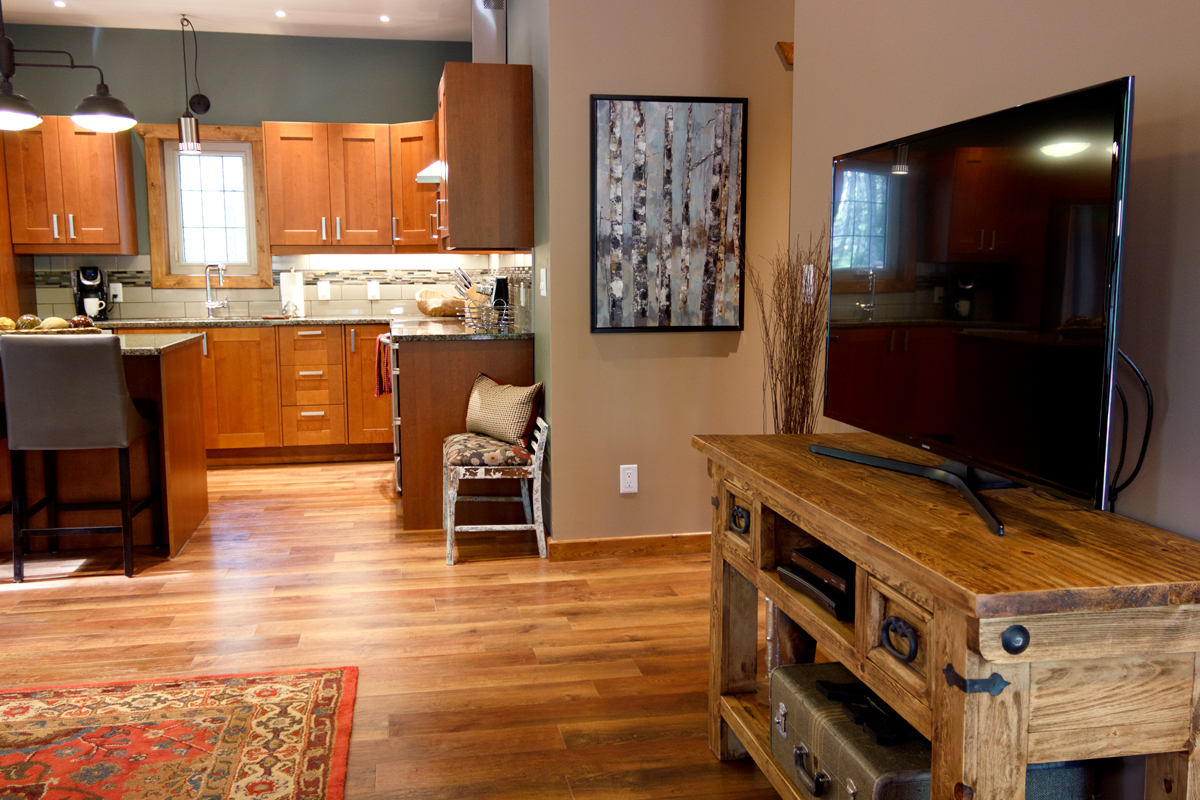 Birchside Cottage 40" LED TV & Kitchen | The Prairie Creek Inn