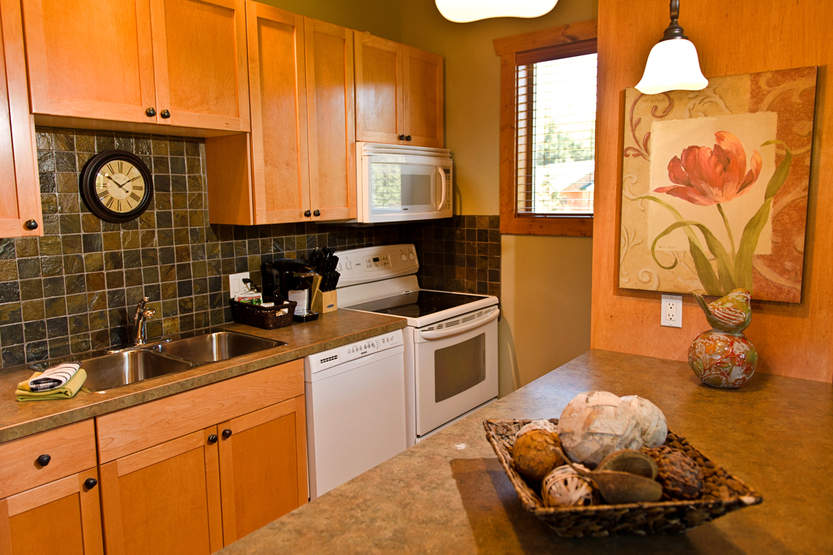 Loft Suite Kitchen | The Prairie Creek Inn