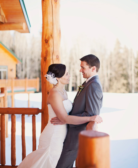 Wedding Couple Winter at The Prairie Creek Inn by Hazy Blur Creative