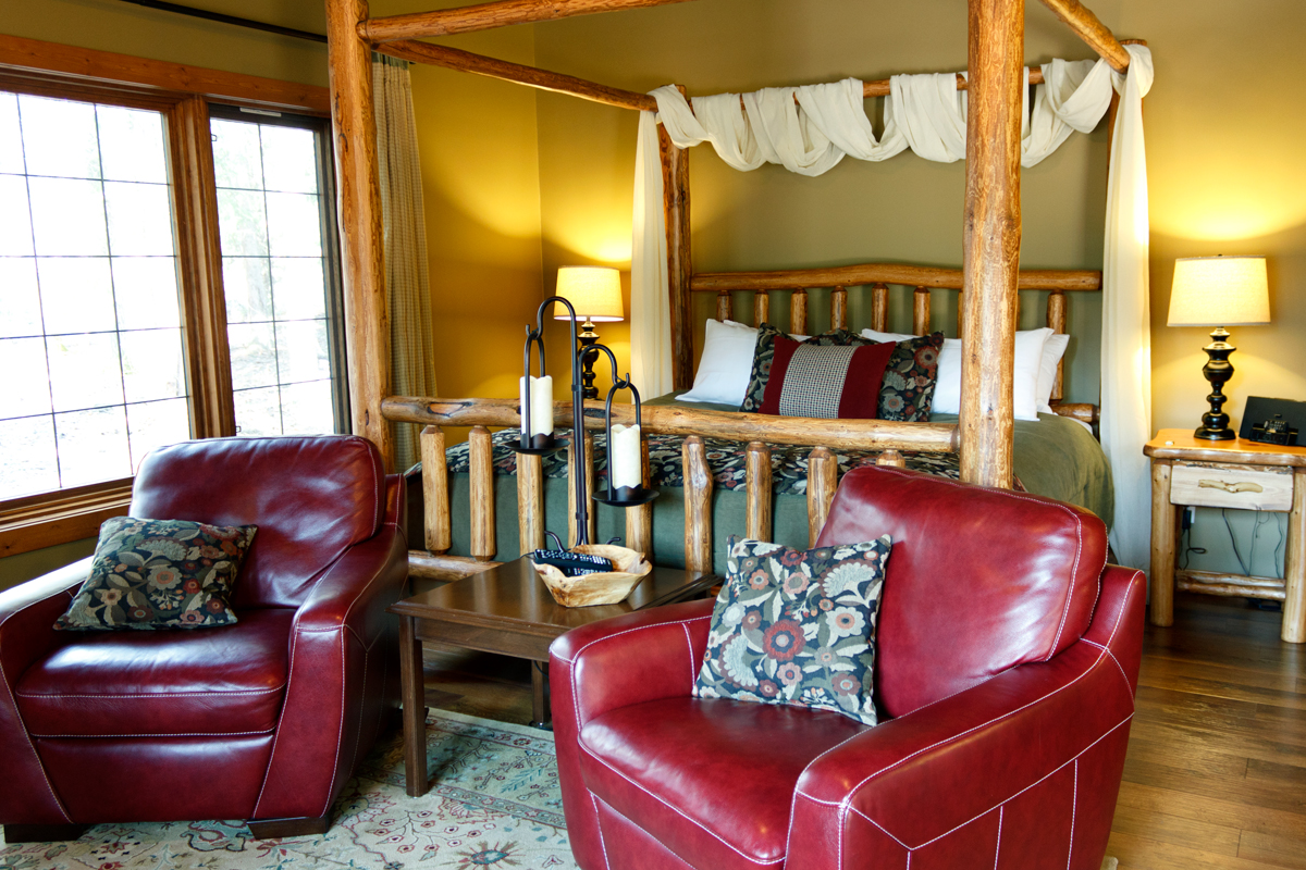 Spruce Treehouse | The Prairie Creek Inn