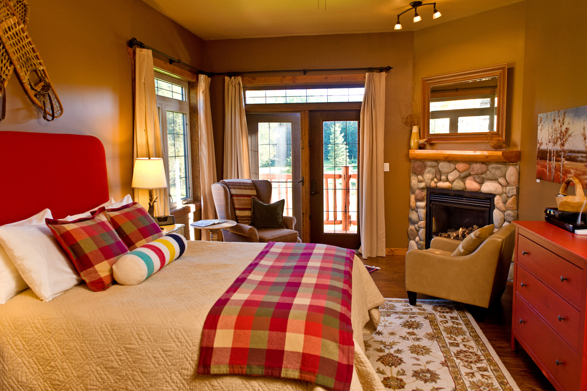 Canadiana Suite | The Prairie Creek Inn