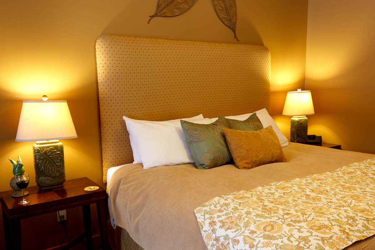 Golden Meadows King Bed | The Prairie Creek Inn