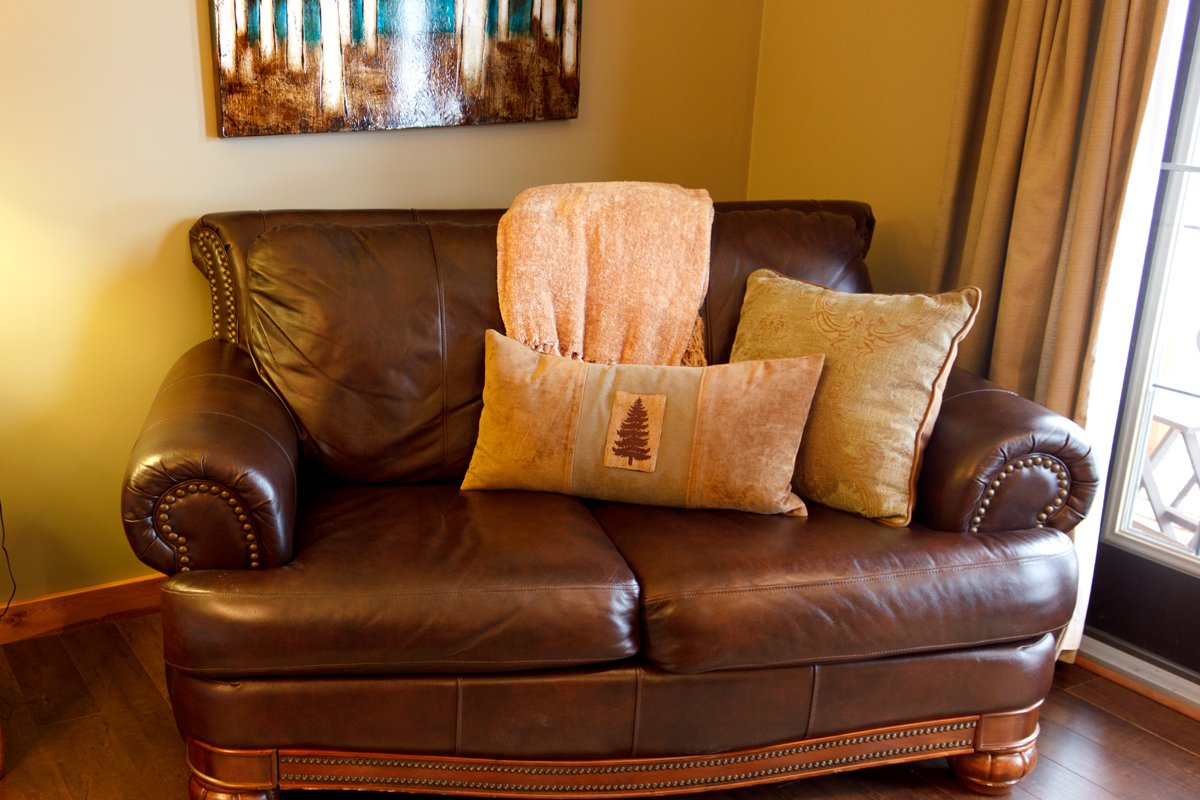 Woodlands Couch | The Prairie Creek Inn