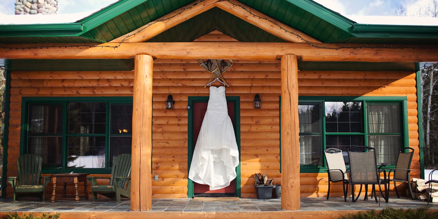 Wedding Dress on Creekside Cottage ~ Hazy Blur Creative ~ The Prairie Creek Inn